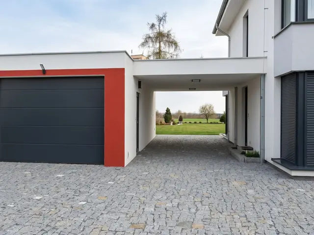 Panelové betonové garáže – fotografie 12