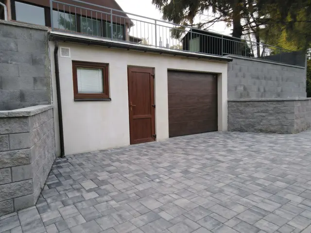 Panelové betonové garáže – fotografie 9